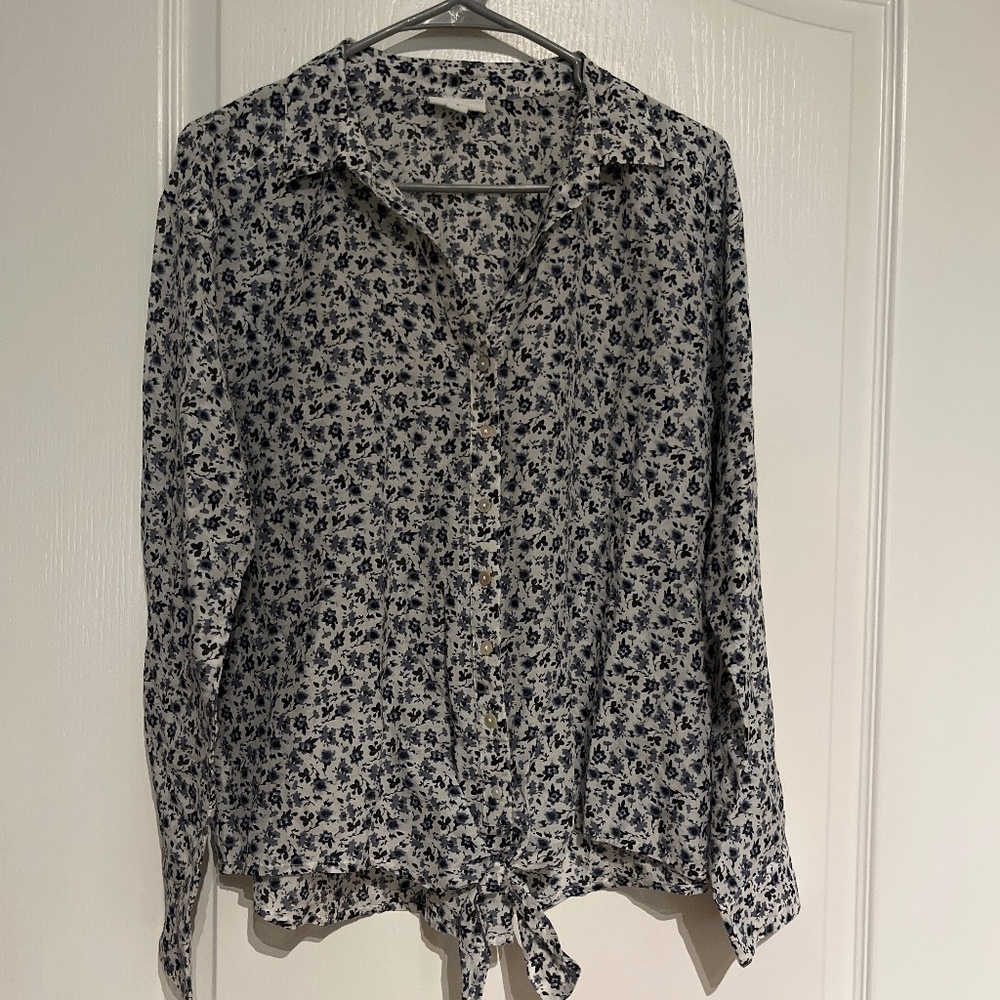 J Jill Floral Button Up Blouse Shirt with Tie Hem, size Medium